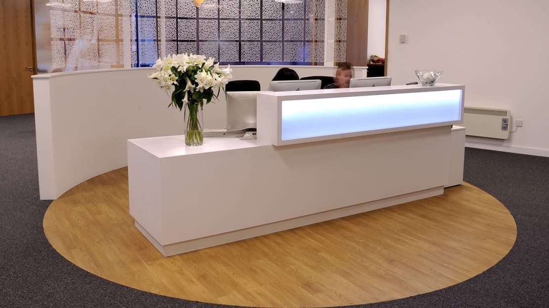 Gratterpalm - (3) white Reception desk